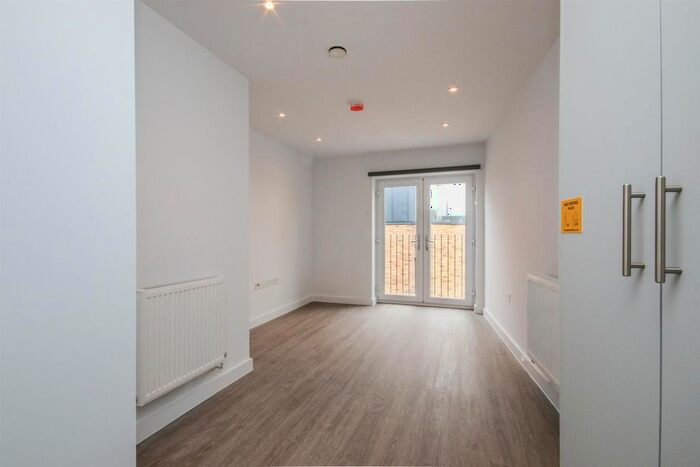 1 Bedroom Flat To Rent In High Road, London, N12