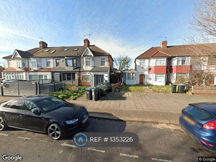 3 Bedroom End Of Terrace House To Rent In Dysons Road, London, N18