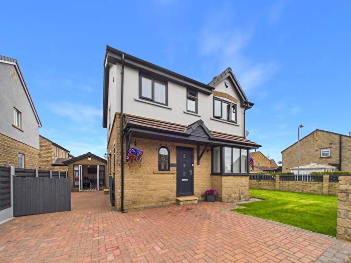 4 Bedroom Detached House For Sale In Micklemoss Drive, Queensbury, Bradford, West Yorkshire, BD13