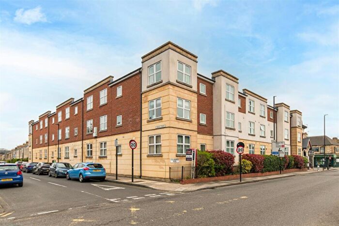 2 Bedroom Flat For Sale In Lansdowne Place West, Gosforth, Newcastle Upon Tyne, NE3