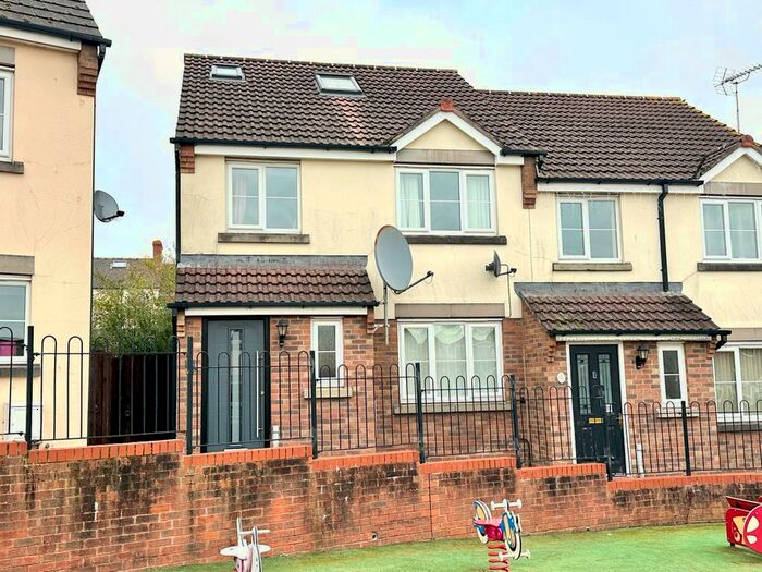 4 Bedroom Semi-Detached House To Rent In Faller Fields, Lydney, GL15