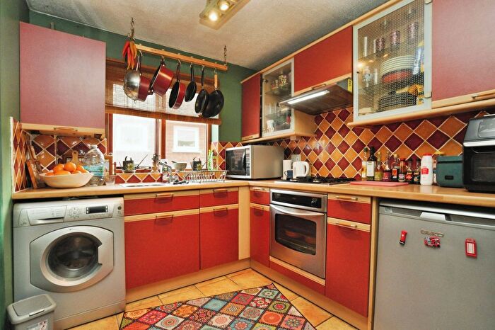2 Bedroom Flat For Sale In Old Hale Way, Hitchin, SG5