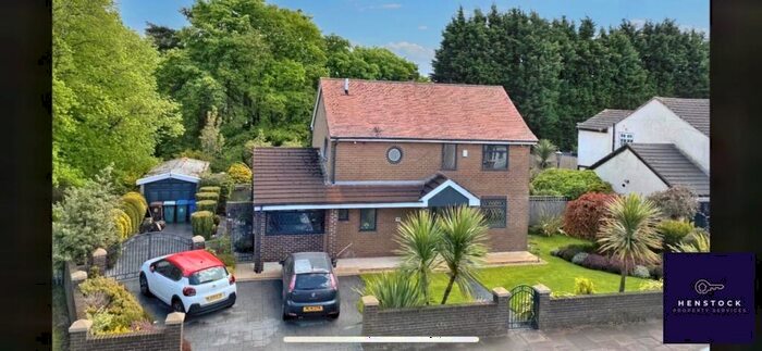 3 Bedroom Detached House For Sale In Heywood Old Road, Middleton, Manchester, M24