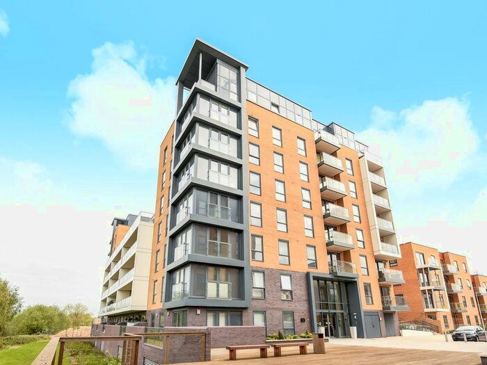 2 Bedroom Flat To Rent In Skylark House, Reading, RG2
