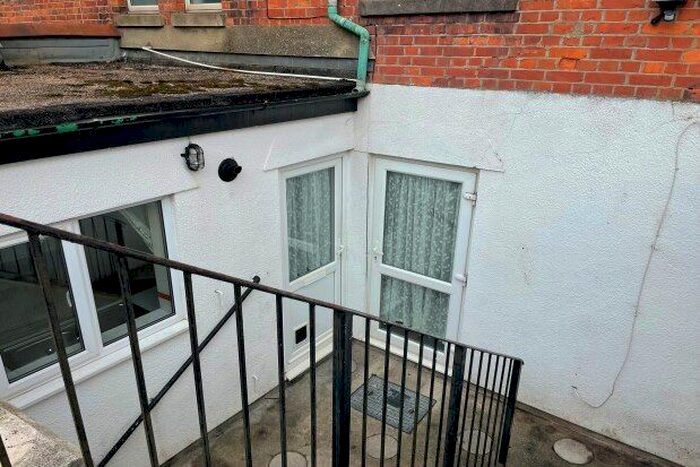 2 Bedroom Flat To Rent In Commercial Road, Dawlish, EX7