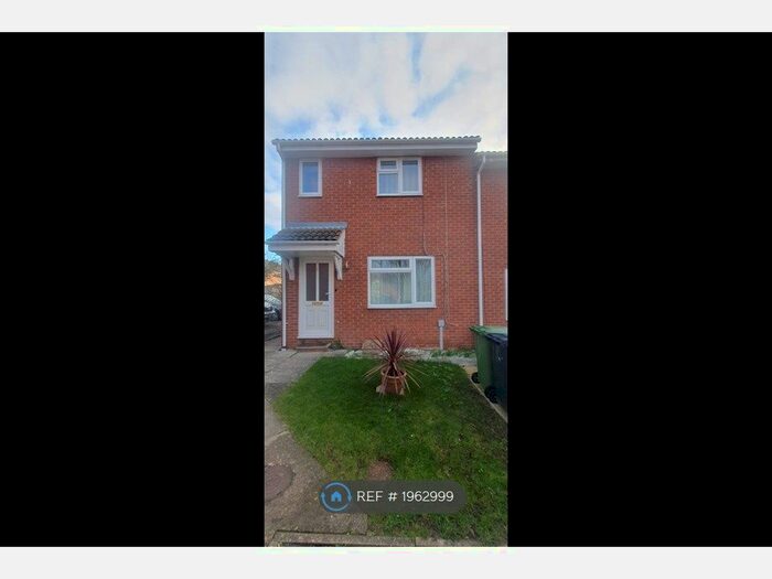 3 Bedroom End Of Terrace House To Rent In Tamar Close, St. Ives, PE27