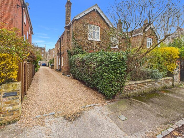 2 Bedroom Maisonette For Sale In Dorset Road, Windsor, Berkshire, SL4
