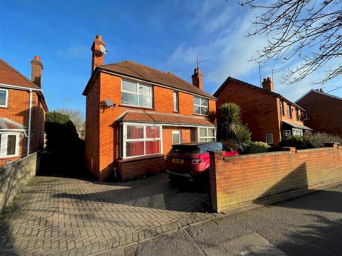 3 Bedroom Detached House To Rent In Kings Road, Newbury RG14