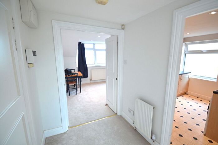 1 Bedroom Flat To Rent In High Street, Balham, SW12