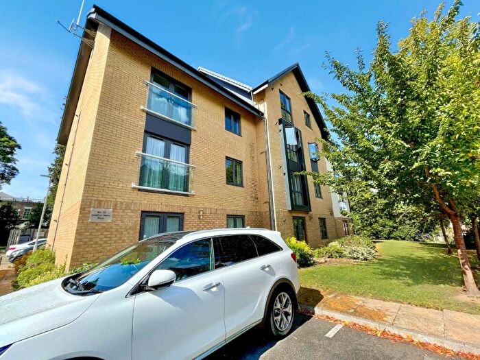 2 Bedroom Apartment To Rent In Jonathan Henry Place, Luton, Bedfordshire, LU4