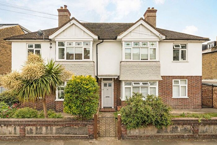 2 Bedroom Flat For Sale In Franche Court Road, Earlsfield, SW17
