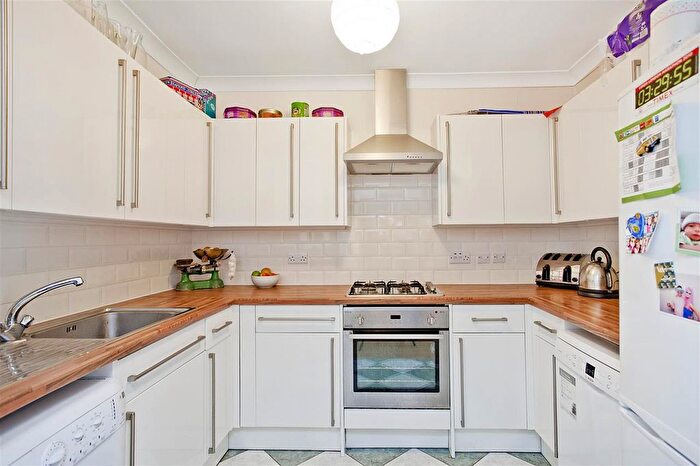 4 Bedroom Flat To Rent In Foulser Road, London, SW17