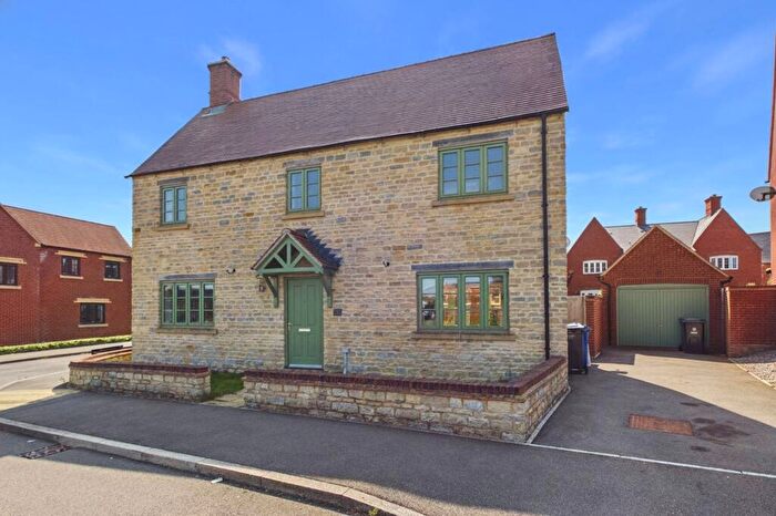 4 Bedroom Detached House For Sale In Capricorn Way, Brackley, NN13
