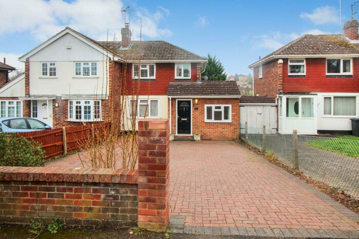 3 Bedroom Semi-Detached House To Rent In Fairford Road, Tilehurst, Reading, RG31