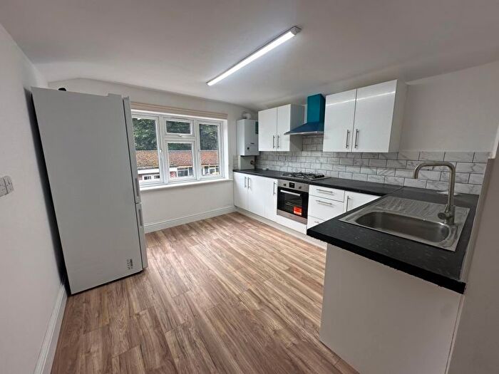 4 Bedroom Flat To Rent In Eccleston Road, Ealing, W13