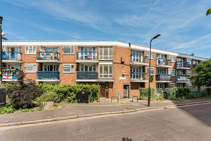 1 Bedroom Apartment For Sale In Daubeney Road, London, E5