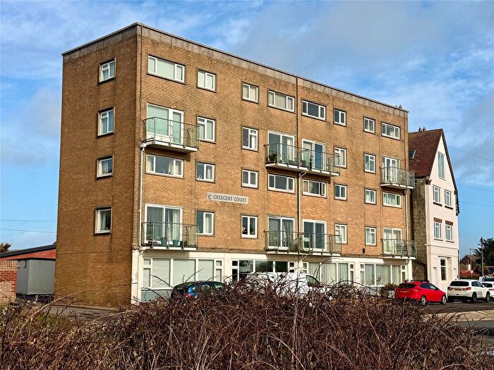 1 Bedroom Flat For Sale In Crescent Court, Marine Drive, Barton On Sea, Hampshire, BH25