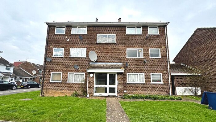3 Bedroom Flat For Sale In Hazelmere Road, Northolt, Middlesex, UB5