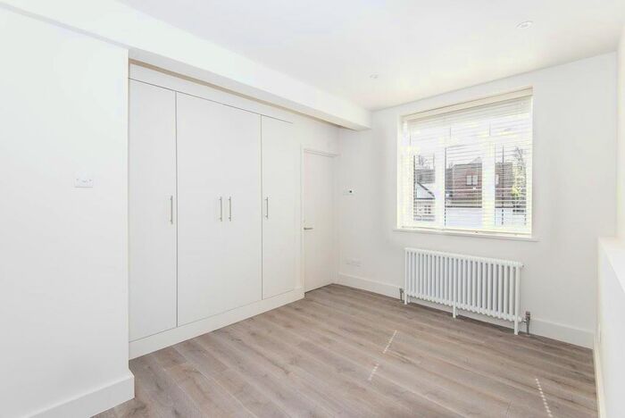 1 Bedroom Flat To Rent In Red Lion Street, Richmond, TW9