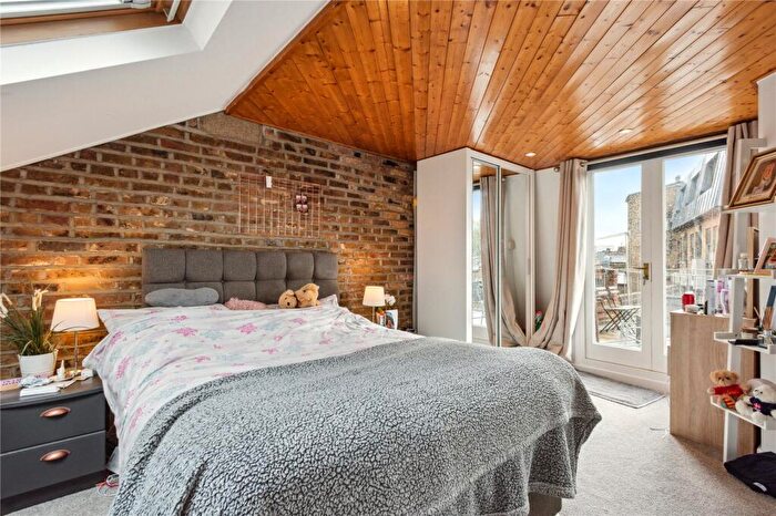 2 Bedroom Apartment To Rent In Battersea Rise, London, SW11