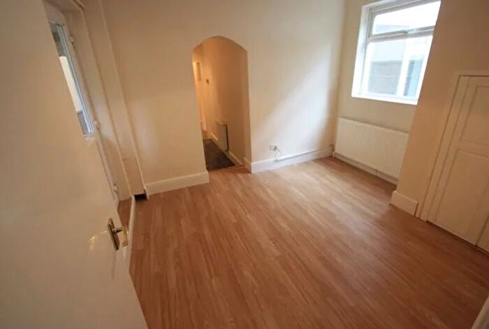 2 Bedroom Flat To Rent In Brighton Road, South Croydon, CR2