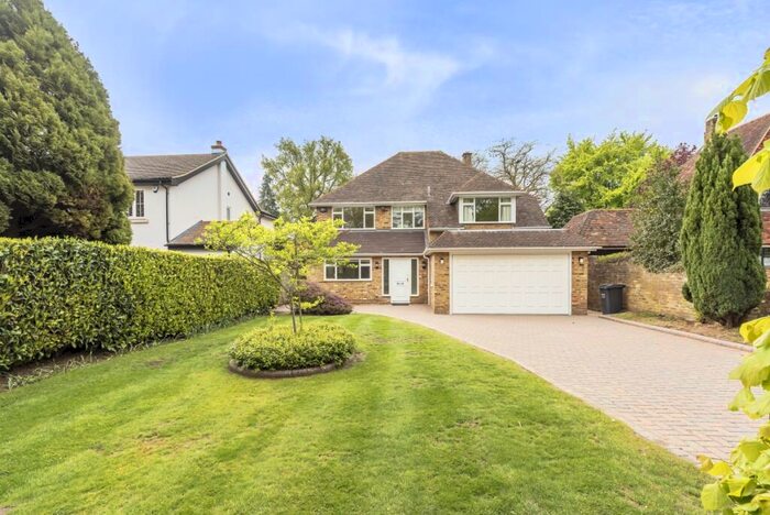 4 Bedroom Detached House To Rent In Lewins Road Chalfont St. Peter, SL9