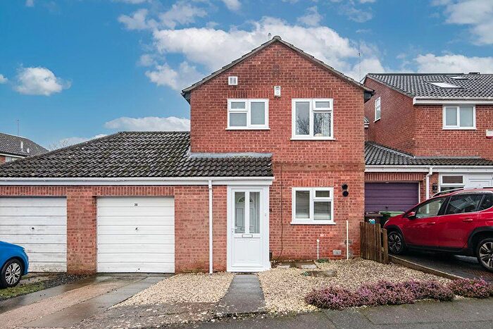 3 Bedroom Link Detached House For Sale In Spetchley Close, Walkwood, Redditch, B97