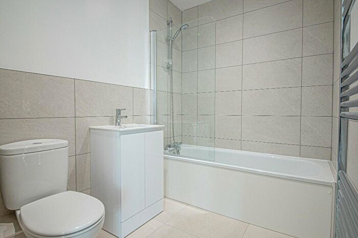 2 Bedroom Apartment To Rent In - Leigh Road, Eastleigh, SO50