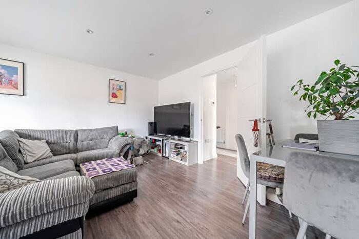 2 Bedroom Flat For Sale In Royce Street, South Cambridgeshire, Cambridge, CB23