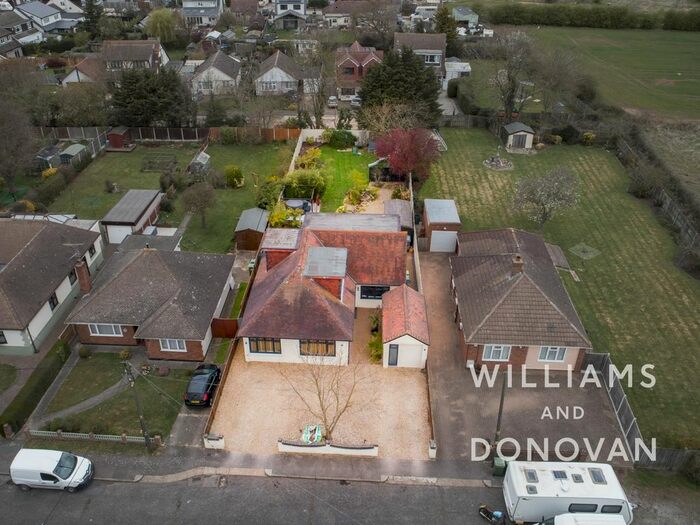 5 Bedroom Detached House To Rent In Bowers Court Drive, Bowers Gifford, Basildon, SS13