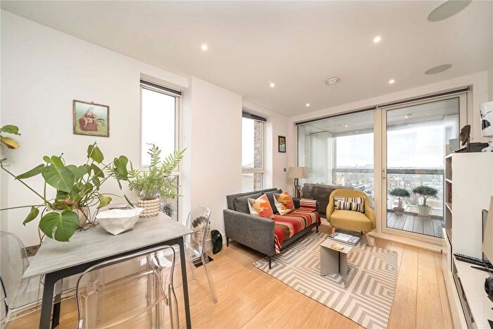 2 Bedroom Flat To Rent In Stockwell Park Walk, Brixton, SW9