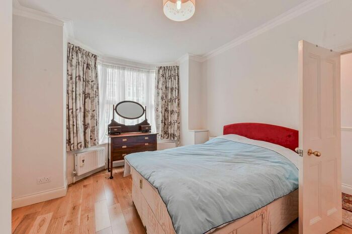 2 Bedroom Maisonette To Rent In Leslie Road, London, Bn, East Finchley, London, N2