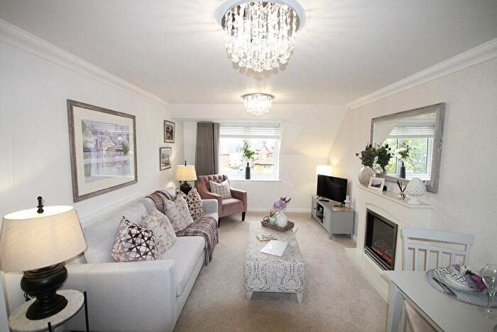1 Bedroom Flat For Sale In Burnham, Buckinghamshire, SL1