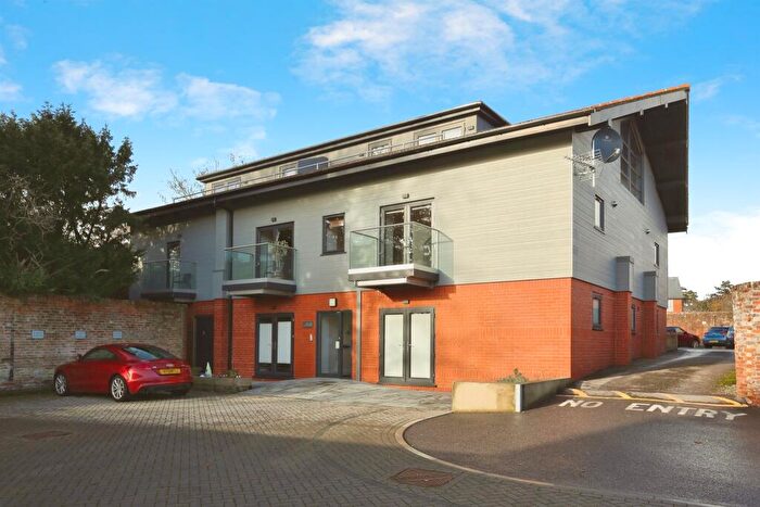 2 Bedroom Flat For Sale In Wykeham Place, Fareham, PO16