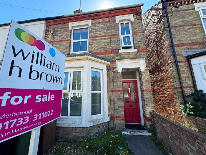 3 Bedroom Semi-Detached House For Sale In Huntly Grove, Peterborough, PE1