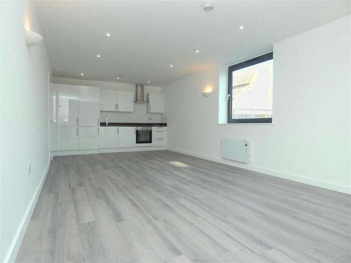 2 Bedroom Flat To Rent In High Street, Ramsgate, CT11
