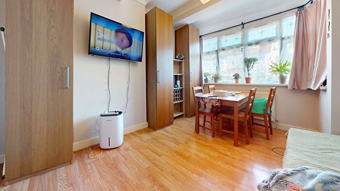 3 Bedroom Property To Rent In Sherwood Avenue, London, SW16