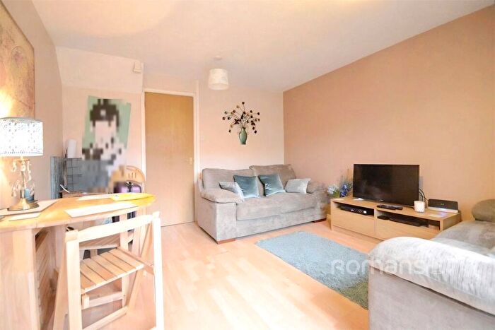 2 Bedroom House To Rent In Flaxfield Court, Basingstoke, RG21