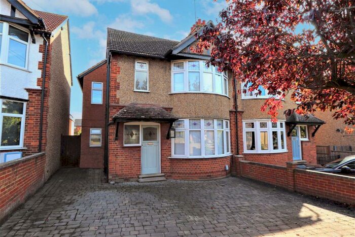 4 Bedroom House To Rent In Mentmore Road, Linslade, LU7