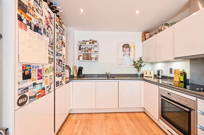 1 Bedroom Flat For Sale In Bolinder Way, Tower Hamlets, London, E3