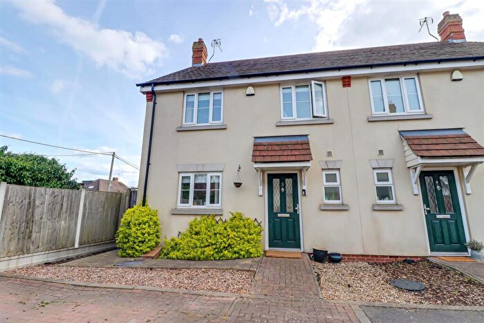 4 Bedroom Semi-Detached House For Sale In Scrub Lane Mews, Hadleigh, SS7