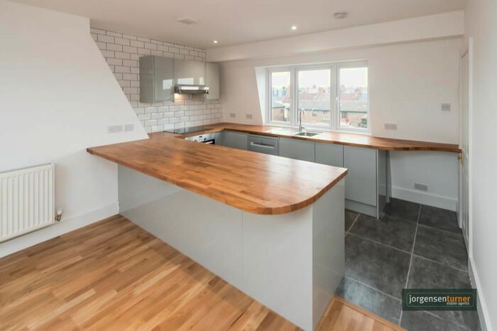 2 Bedroom Maisonette To Rent In Adelaide Grove, Shepherds Bush, London, W12