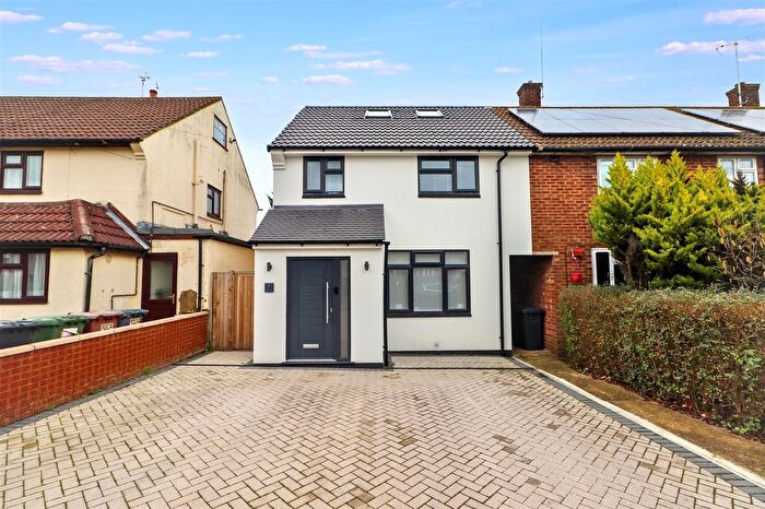 3 Bedroom End Of Terrace House For Sale In Carlton Close, Borehamwood, WD6