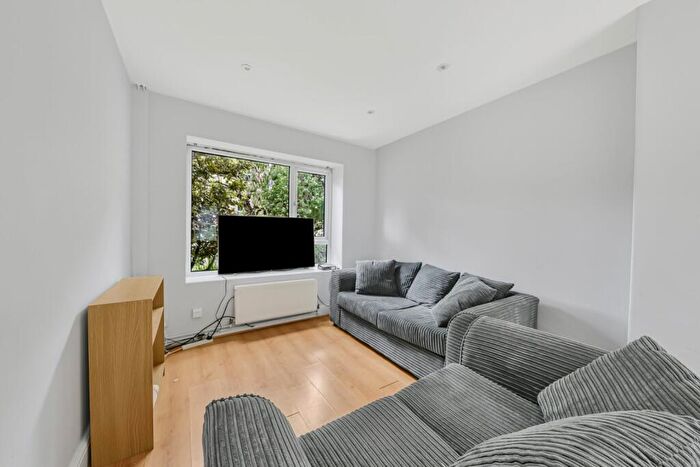 3 Bedroom Terraced House To Rent In Finchley Road, Hampstead, NW3