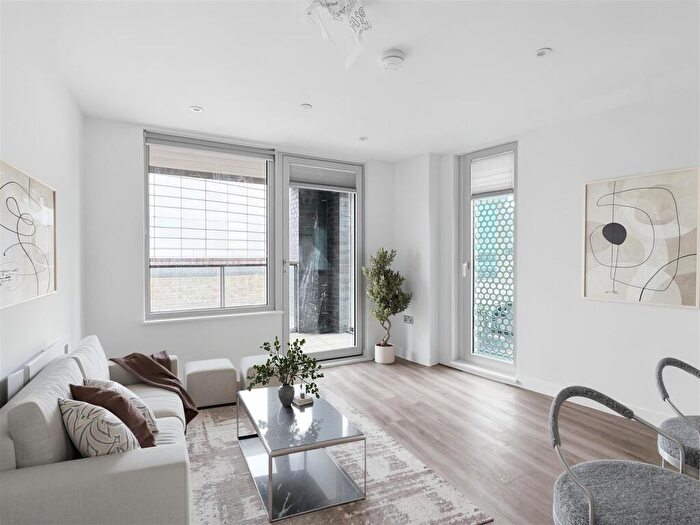 3 Bedroom Apartment For Sale In Great Ducie Street, M3 - Photo 3