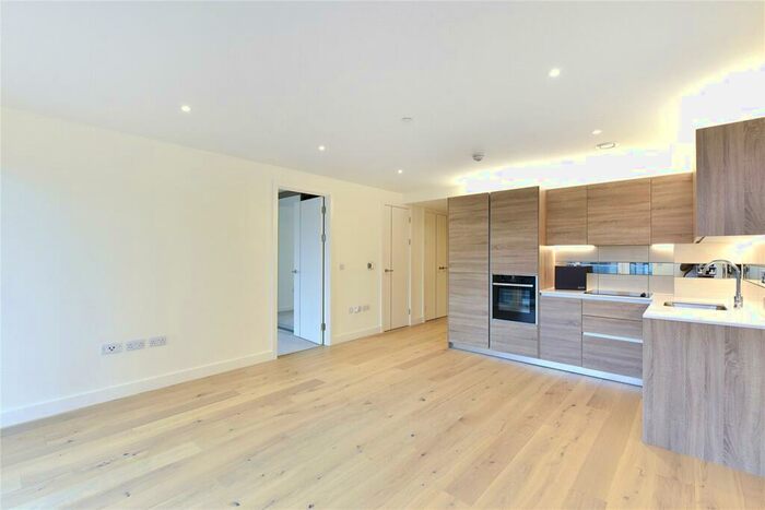 1 Bedroom Flat To Rent In Hampton Apartments, Duke Of Wellington Avenue, SE18