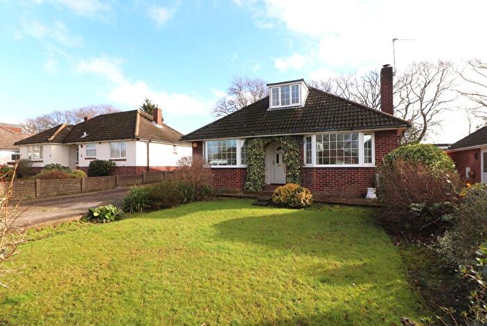 2 Bedroom Detached Bungalow For Sale In Beverley Gardens, Bursledon, SO31
