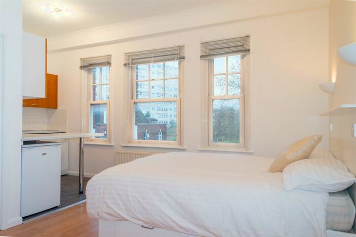 Studio To Rent In Battersea Park Road, Battersea, SW11