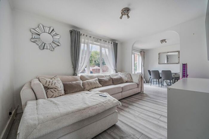 3 Bedroom Semi-Detached House To Rent In Settrington Close, Lower Earley, RG6