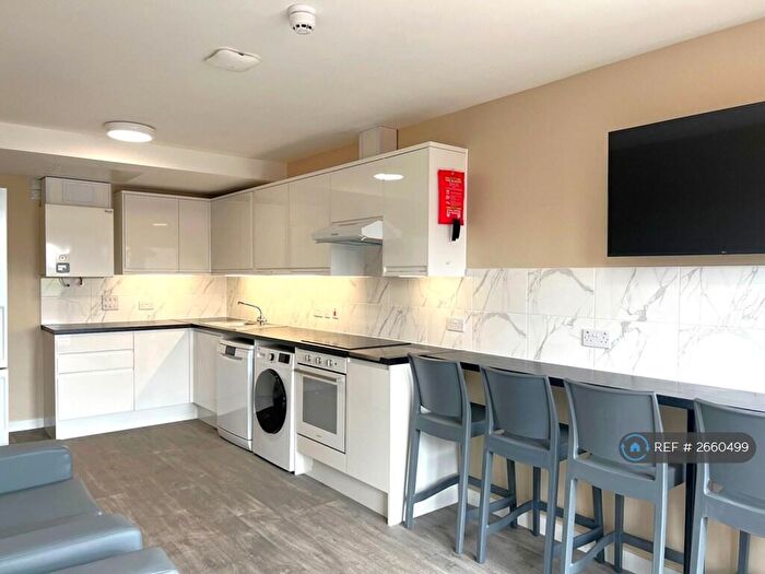 6 Bedroom Flat To Rent In Stokes Croft, Bristol, BS2